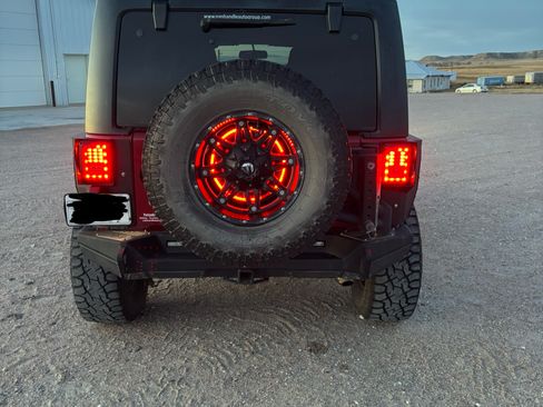 Used 2011 Jeep Wrangler Unlimited Rubicon w/ Connectivity Group image 4