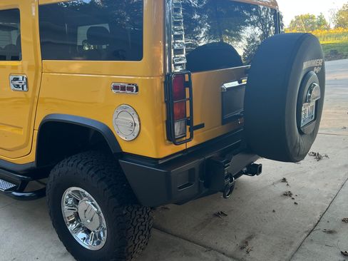 Used 2003 HUMMER H2 w/ Preferred Equipment Group image 8