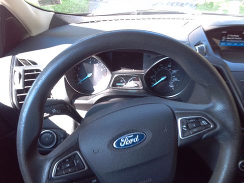 Used 2018 Ford Escape SE image 17