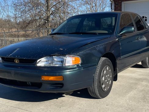 Used 1996 Toyota Camry LE image 1