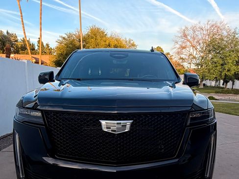 Used 2023 Cadillac Escalade Sport w/ LPO, ONYX Package image 2