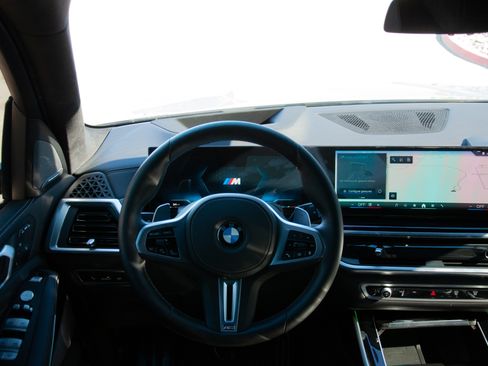 Used 2025 BMW X7 M60i w/ M Sport Professional Package image 26