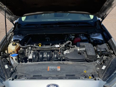 Used 2016 Ford Fusion SE FWD image 10