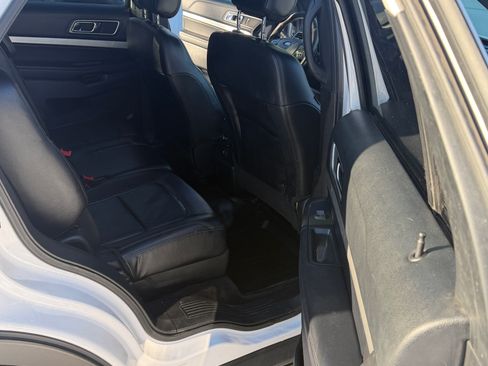 Used 2017 Ford Explorer XLT w/ Equipment Group 202A image 11