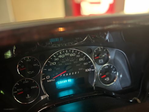 Used 2011 Chevrolet Express 1500 RWD image 12