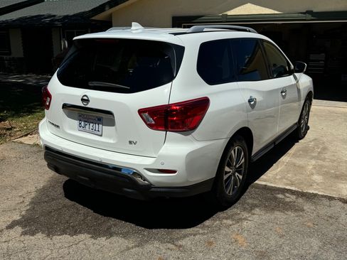 Used 2019 Nissan Pathfinder SV image 12