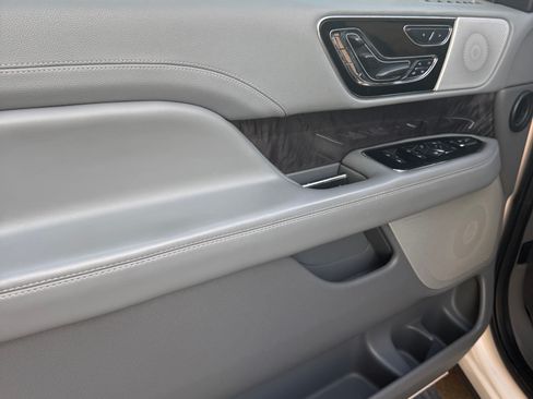 Used 2018 Lincoln Navigator Reserve w/ Technology Package image 9