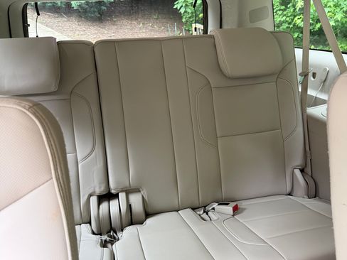 Used 2015 GMC Yukon XL Denali w/ Premium Package AWD/4WD image 4