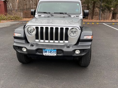 Used 2018 Jeep Wrangler Sport image 6