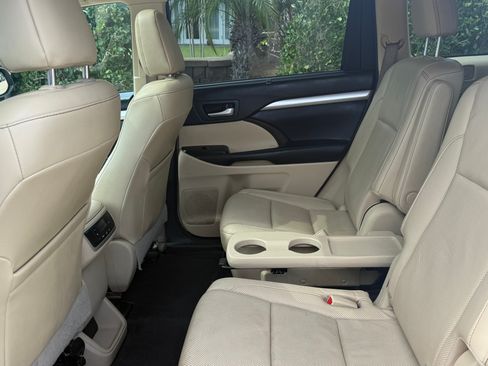 Used 2016 Toyota Highlander XLE AWD/4WD image 6