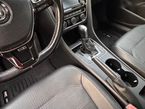 Used 2017 Volkswagen Passat 1.8T R-Line image 10