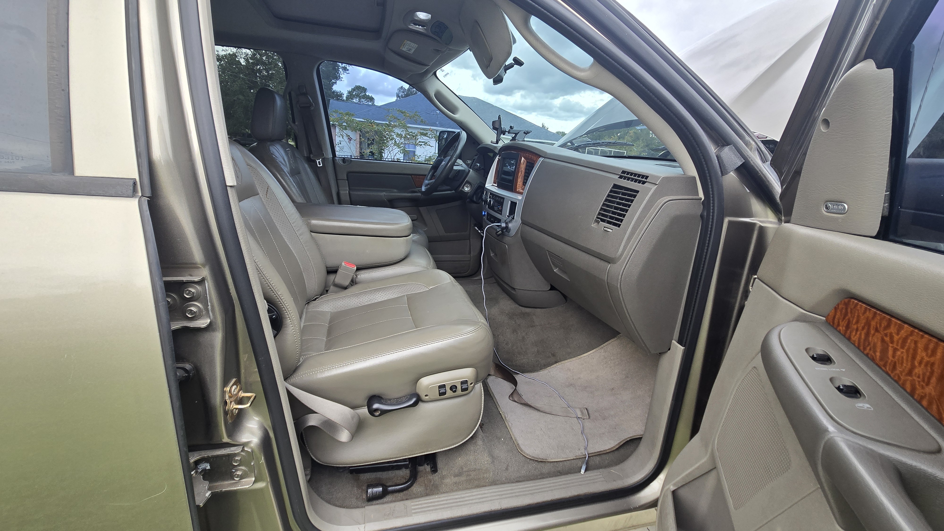 Used 2006 Dodge Ram 2500 Truck Laramie AWD/4WD image 24