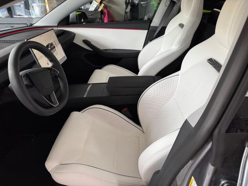 Used 2025 Tesla Model 3 Performance image 19