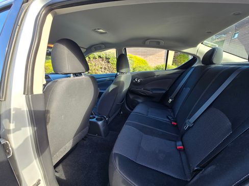 Used 2014 Nissan Versa SV w/ Convenience Package image 5