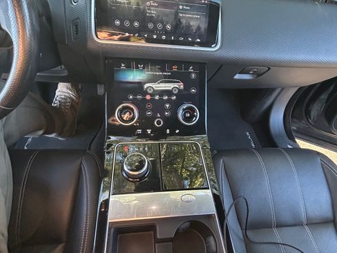 Used 2019 Land Rover Range Rover Velar S image 15