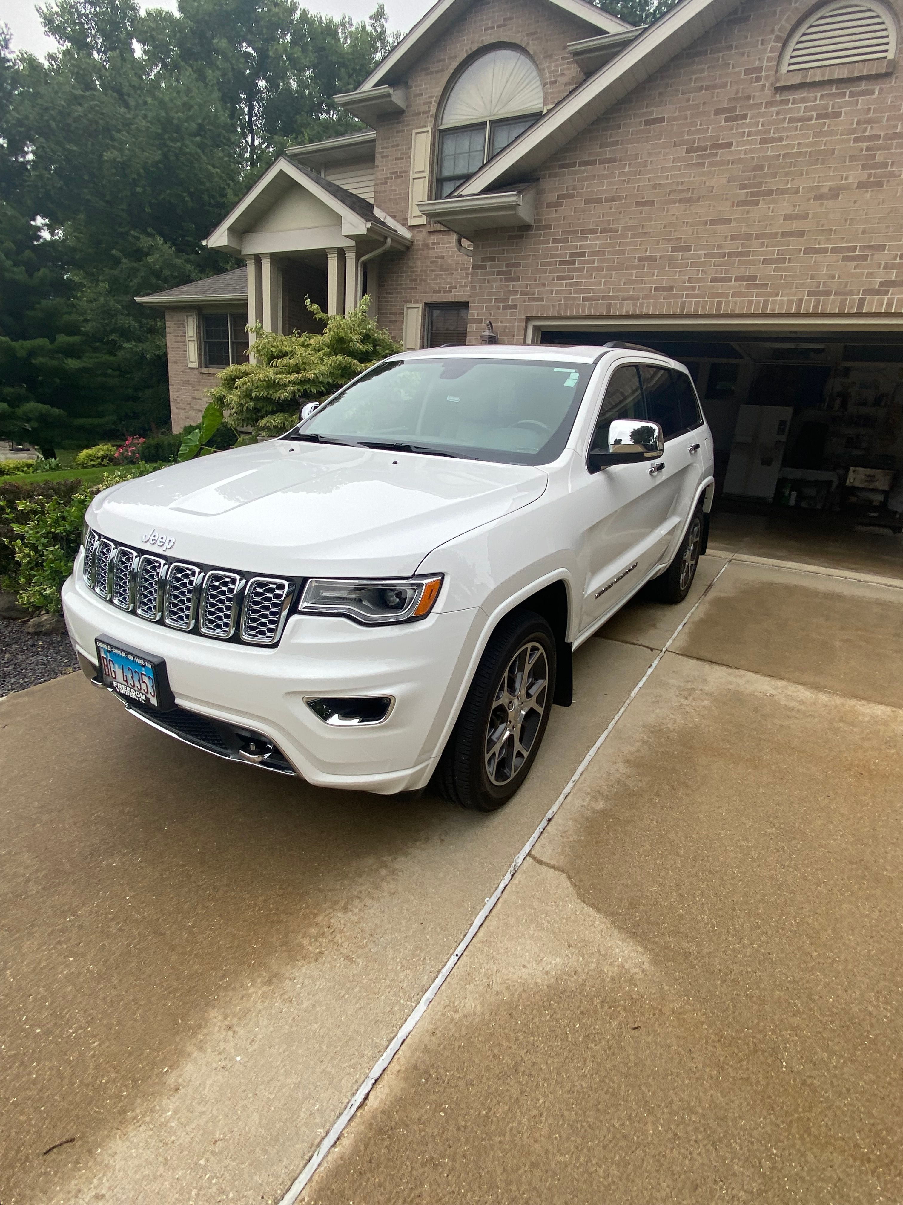 Used 2019 Jeep Grand Cherokee Overland AWD/4WD image 5