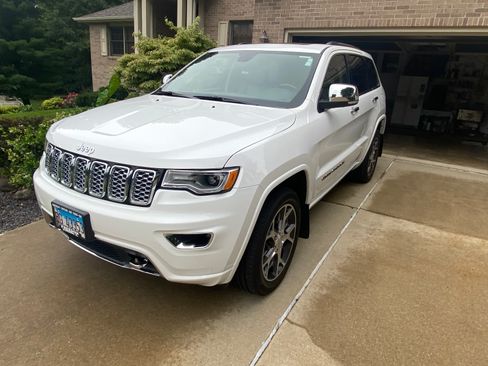 Used 2019 Jeep Grand Cherokee Overland AWD/4WD image 5