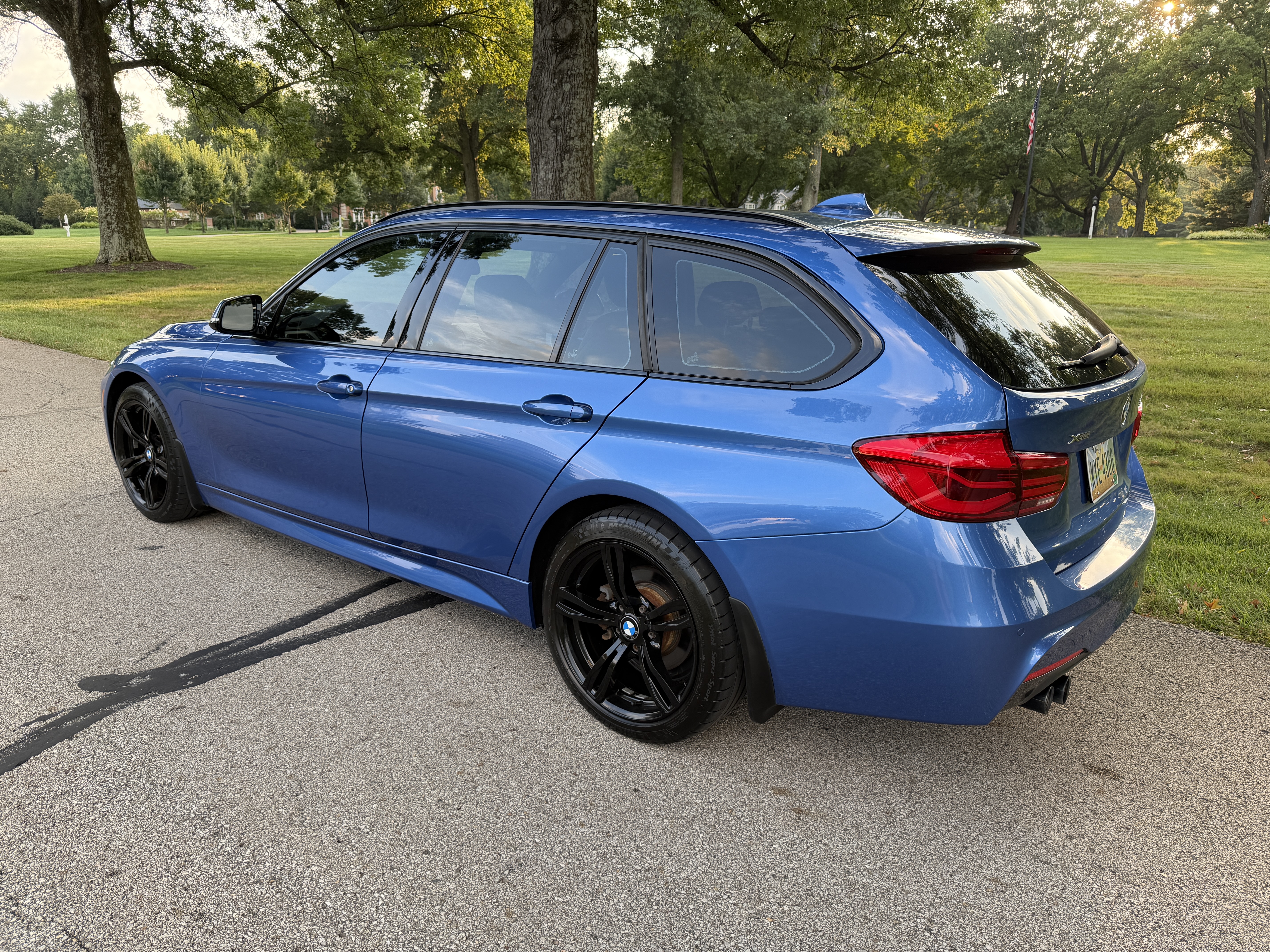 Used 2018 BMW 330i xDrive Wagon AWD/4WD image 8