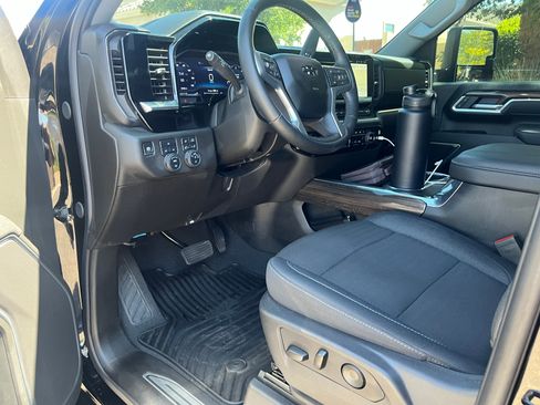 Used 2025 Chevrolet Silverado 2500 LT w/ Trail Boss Package AWD/4WD image 12