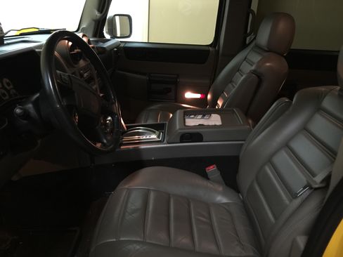 Used 2003 HUMMER H2 w/ Preferred Equipment Group image 11