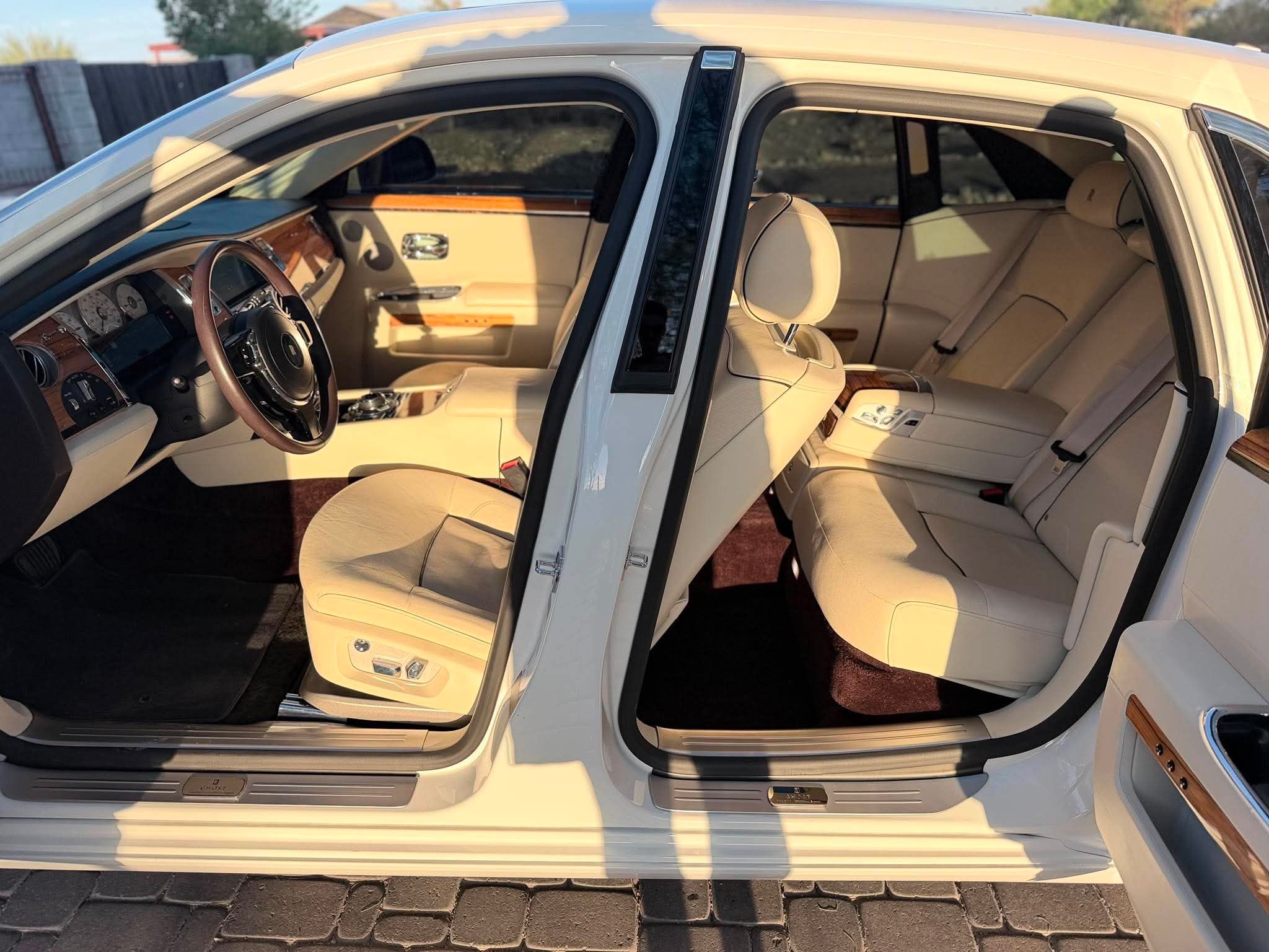 Used 2014 Rolls-Royce Ghost RWD image 11