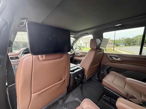 Used 2024 Chevrolet Tahoe High Country w/ Premium Package image 5