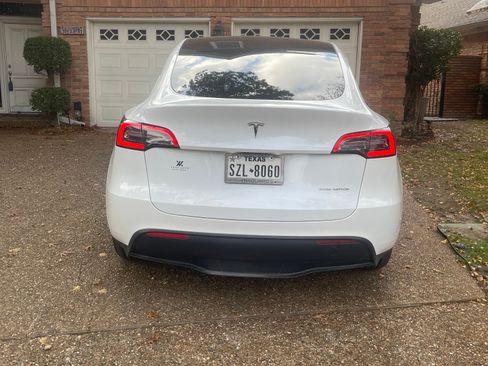 Used 2023 Tesla Model Y Long Range image 1