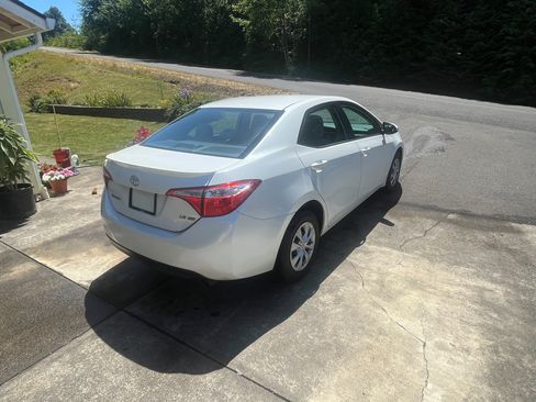Used 2014 Toyota Corolla LE FWD image 9