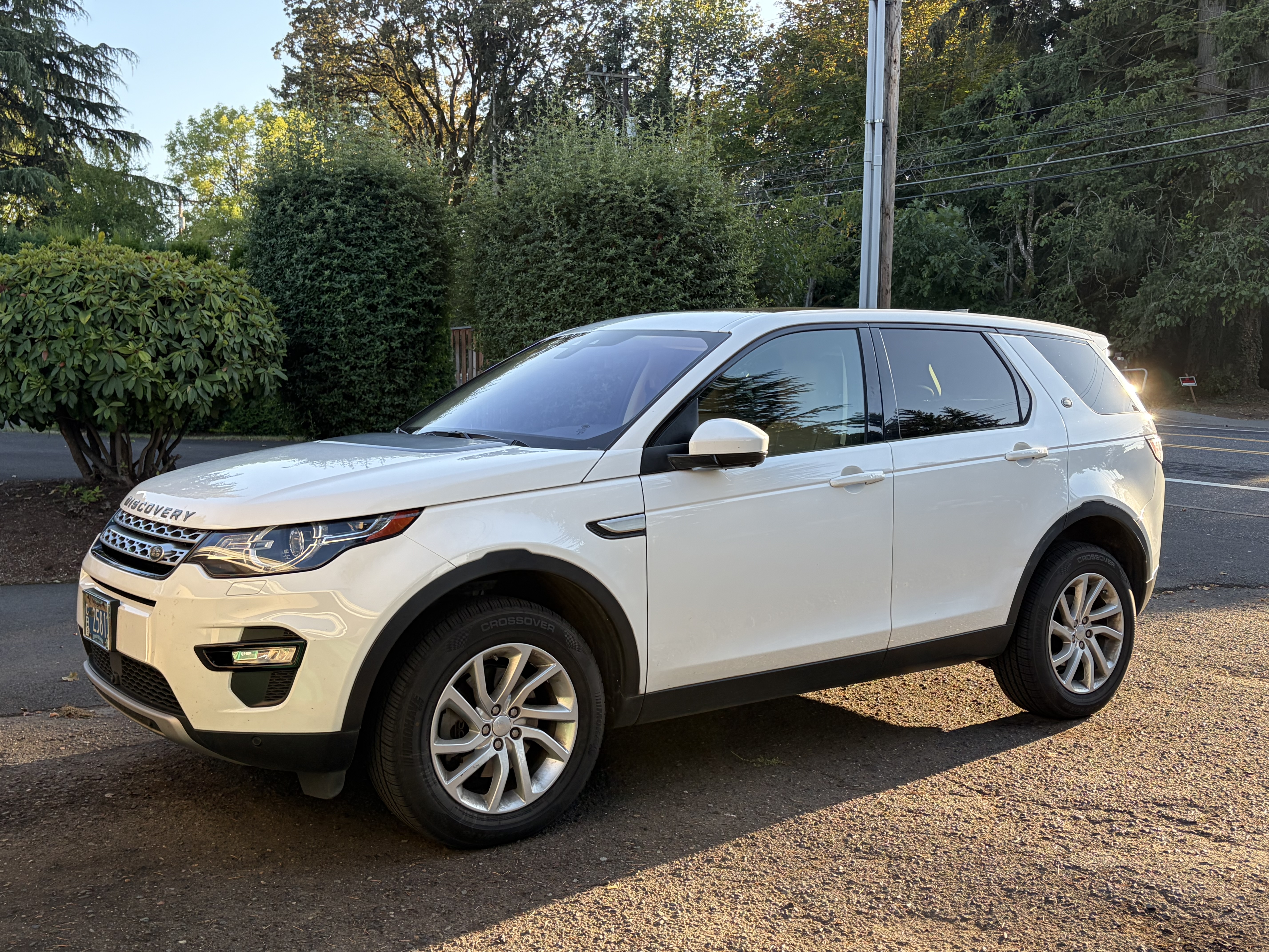Used 2019 Land Rover Discovery Sport HSE AWD/4WD image 12