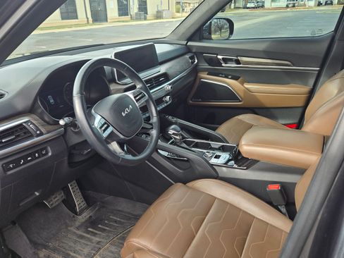 Used 2022 Kia Telluride SX w/ SX Prestige Package image 14