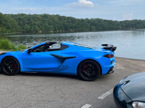 Used 2025 Chevrolet Corvette Z06 image 2