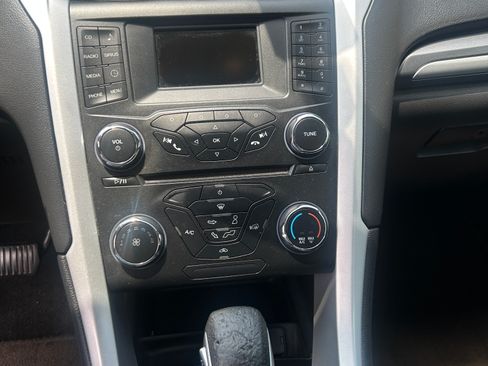 Used 2015 Ford Fusion SE FWD image 9