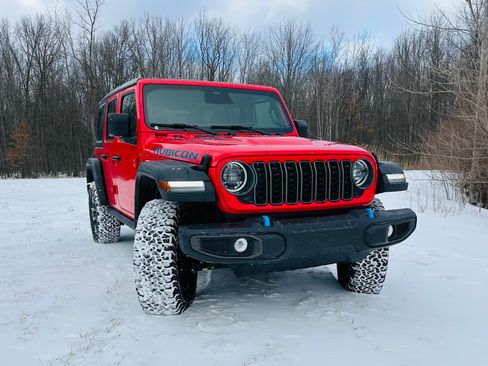 Used 2025 Jeep Wrangler Unlimited Rubicon 4xe w/ Safety Group AWD/4WD image 13