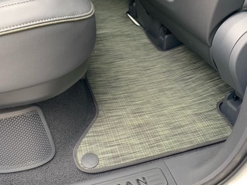 Used 2022 Rivian R1T Launch Edition image 8