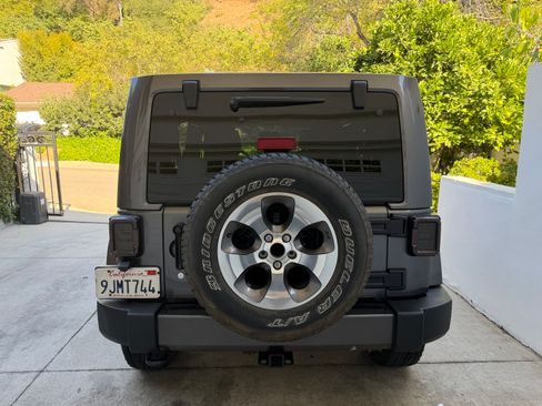 Used 2016 Jeep Wrangler Unlimited Sahara w/ Dual Top Group AWD/4WD image 24