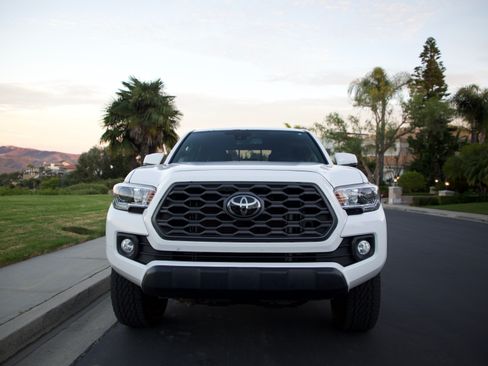 Used 2022 Toyota Tacoma TRD Off-Road RWD image 12