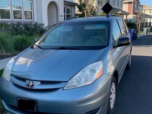 Used 2008 Toyota Sienna LE image 1