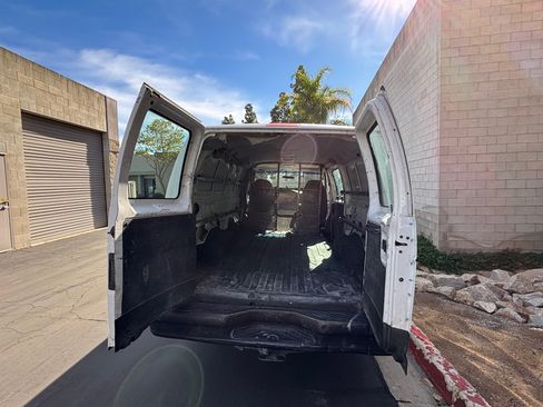 Used 2008 Ford E-350 and Econoline 350 Extended Super Duty image 9