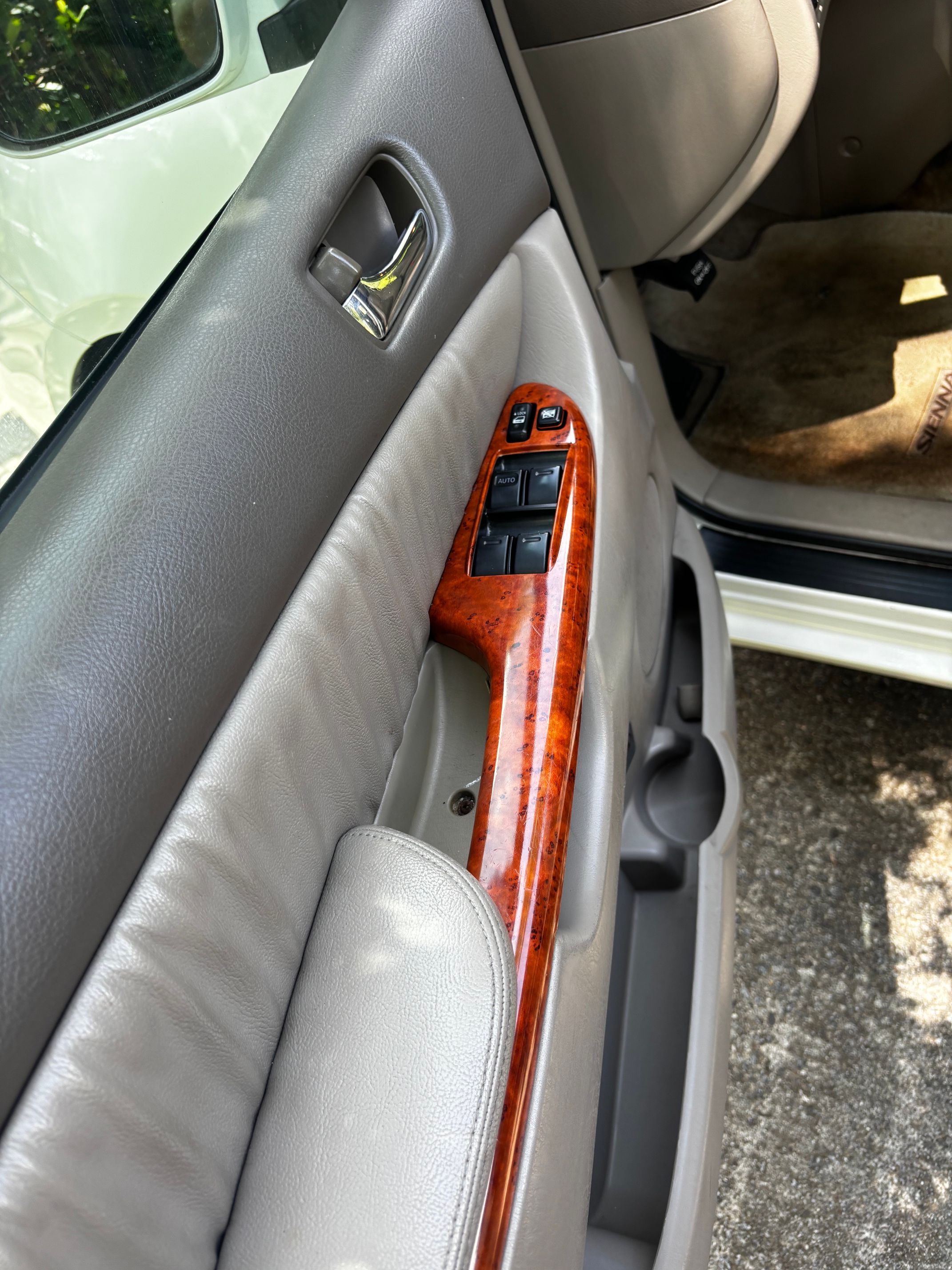 Used 2009 Toyota Sienna XLE w/ Towing Prep Pkg FWD image 20