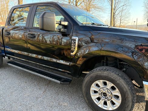 Used 2021 Ford F250 XL w/ STX Appearance Package image 6