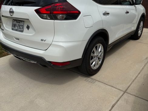 Used 2018 Nissan Rogue SV FWD image 5