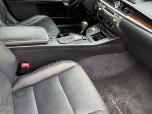 Used 2014 Lexus ES 350 w/ Luxury Package image 9