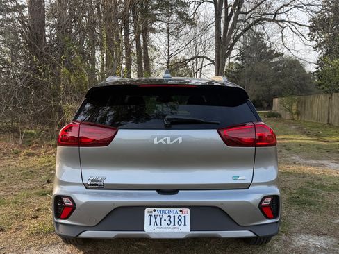 Used 2022 Kia Niro EX Premium FWD image 4