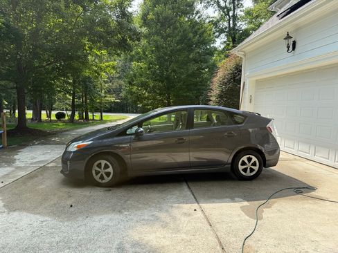 Used 2015 Toyota Prius Two FWD image 4