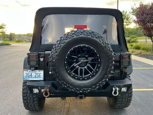 Used 2016 Jeep Wrangler Unlimited Sport image 5