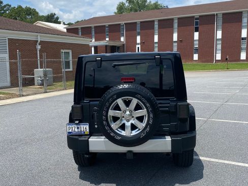 Used 2015 Jeep Wrangler Unlimited Sahara image 6