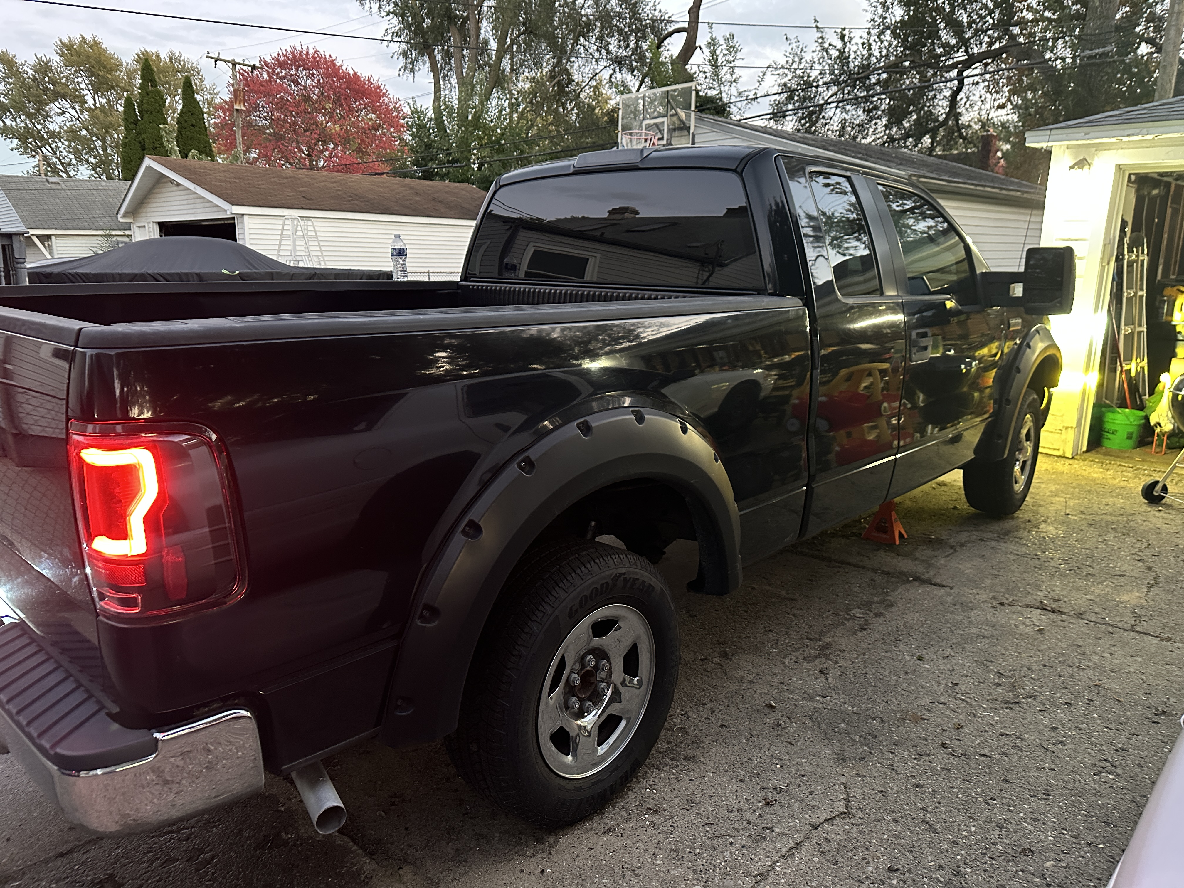 Used 2005 Ford F150 XL RWD image 1