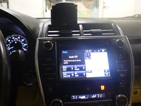 Used 2015 Toyota Camry XLE w/ Moonroof Package image 26