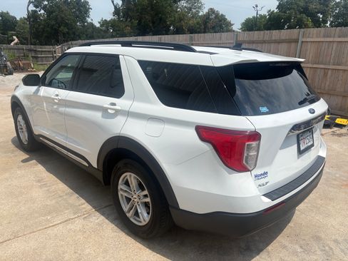 Used 2022 Ford Explorer XLT AWD/4WD image 5