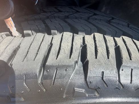 Used 2023 Chevrolet Colorado Z71 w/ Z71 Convenience Package 2 image 9